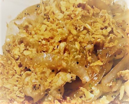 Maesri Fried Shallot & Fried Garlic Combo Pack, Ingredient & Garnish widely used in Asian Cooking, 7 Ounce & 10.5 Once Jar, 2 Piece Assortment