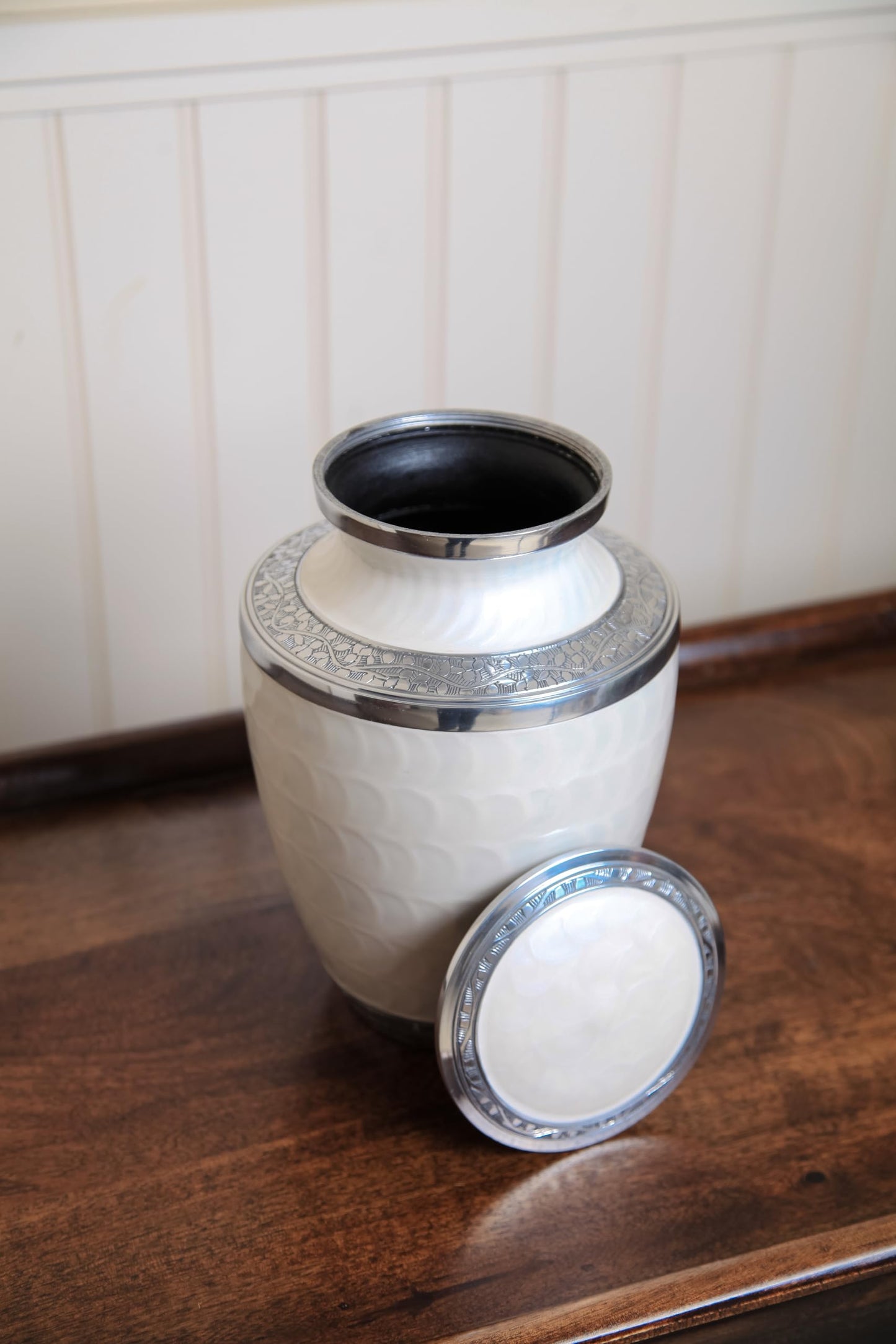 Eternal Harmony Large Urn for Ashes, Adult Male & Female Cremation Urn for Human Ashes with Elegant Finishes, Secure Seal & Velvet Bag, Funeral Vase for Men & Women Up to 200 lbs (White Pearl)