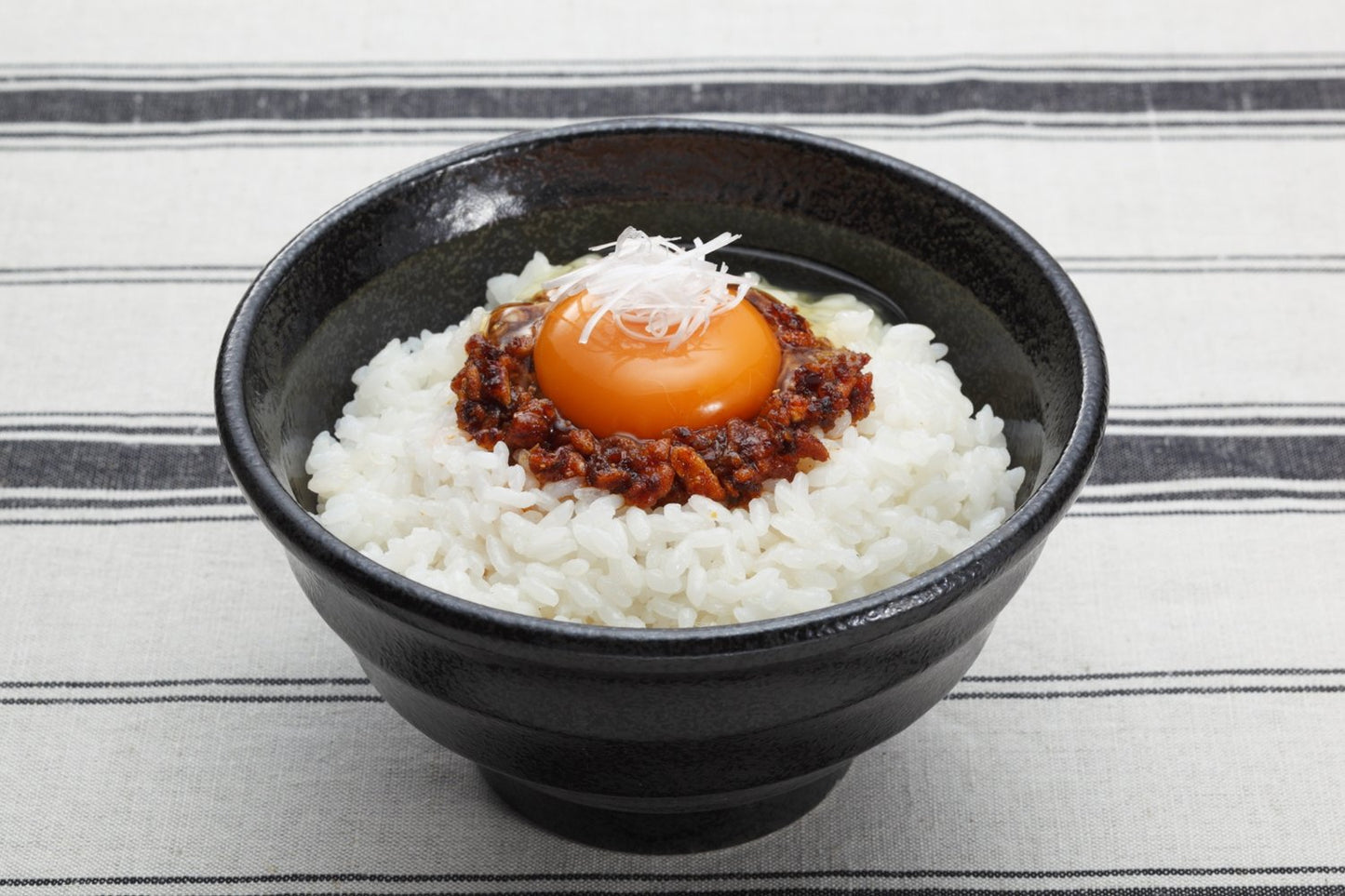Momoya Chili Oil with Fried Garlic Taberu Layu 3.88 Oz