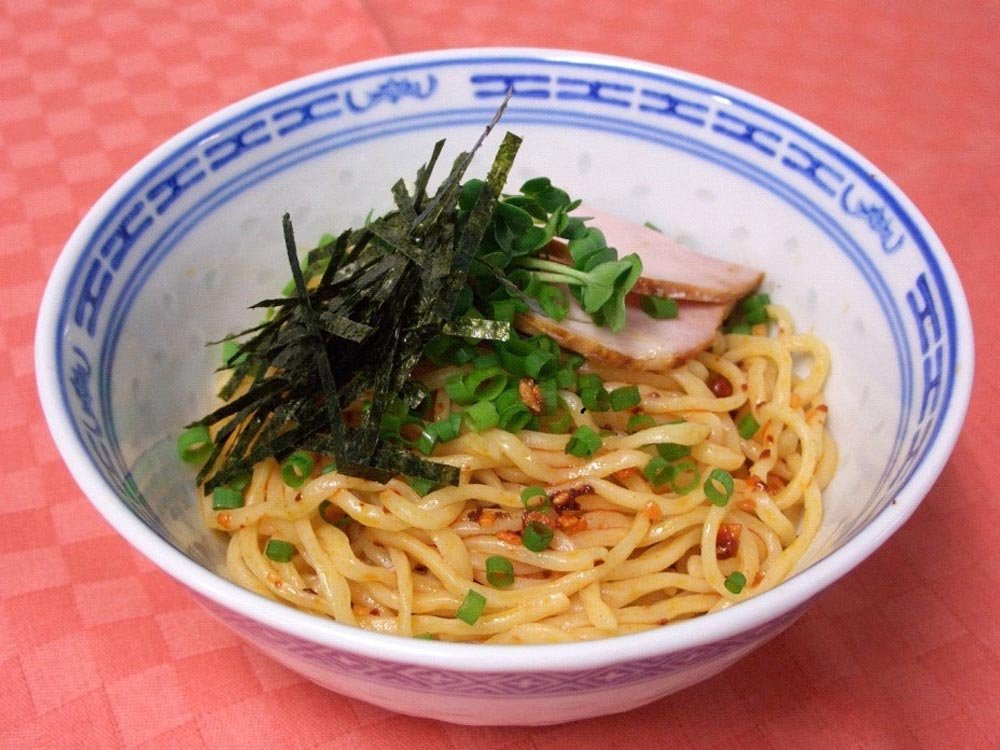 Momoya Chili Oil with Fried Garlic Taberu Layu 3.88 Oz