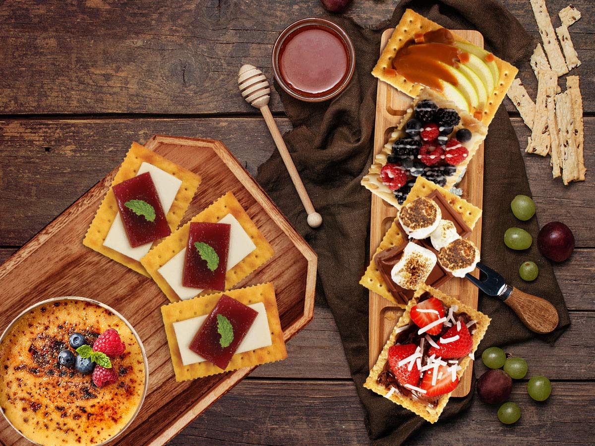 Dux, Original Crackers, Salty & Crunchy, Enjoy Anytime, 8.82 Ounce, 1 Box contains 4 Bags, each with 9 Individual Packs and every pack includes 3 Crackers, totaling 36 crackers per box.