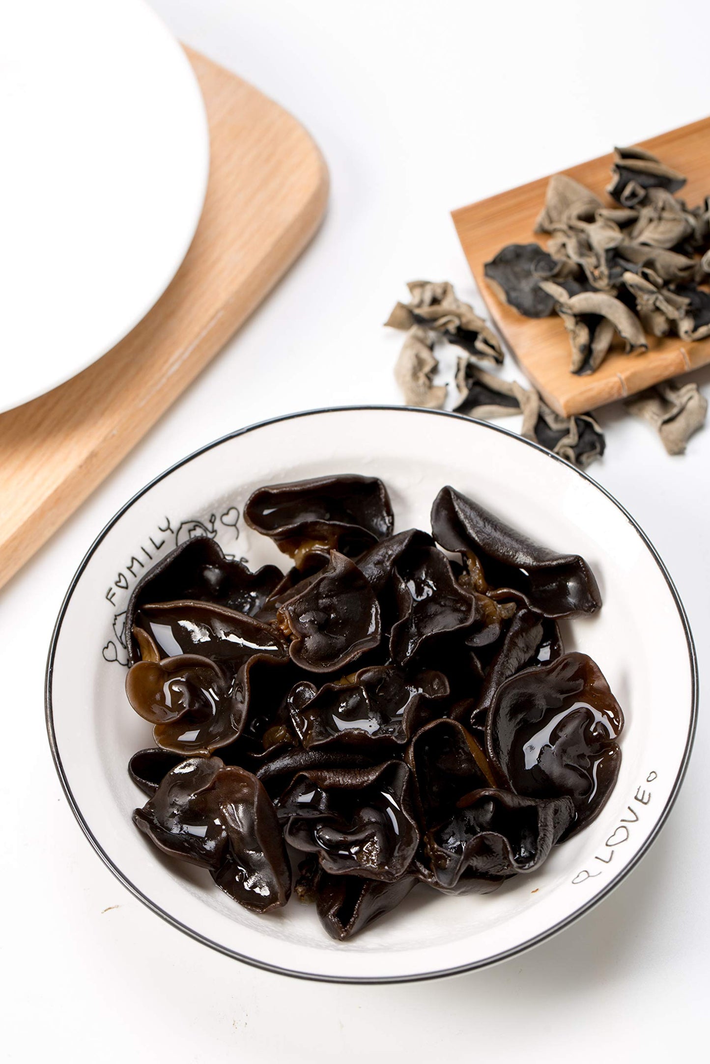 VIGOROUS MOUNTAINS Dried Woodear Mushrooms for Cooking, Chewy Texture Dry Black Fungus for Soup Stir-fries Salads, 木耳 2 oz, 56.7 g