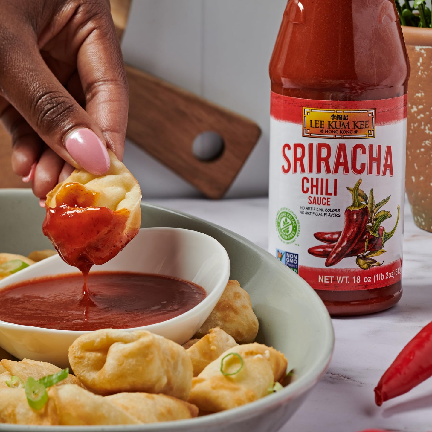 Lee Kum Kee Sriracha Chili Sauce Plastic Bottle (18 oz - 1 Pack), Gluten Free, Non-GMO, Vegan, Spicy, Hot and Sweet with a Hint of Garlic, Perfect for Stir-Fries, Dipping Sauces, Drizzling, Noodles, Marinades, and Dumplings