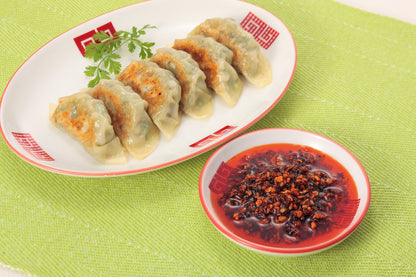 Momoya Chili Oil with Fried Garlic Taberu Layu 3.88 Oz
