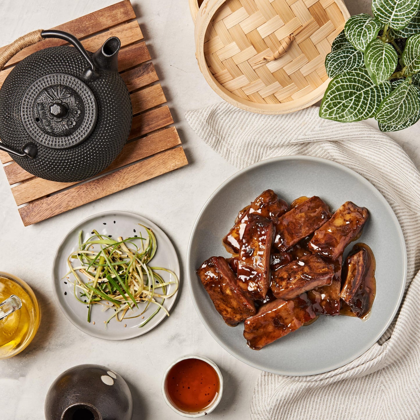 Lee Kum Kee Plum Sauce (9.2 oz - 1 Pack), Perfect for Stir-Frying, Glazes, Drizzling, and Dipping Sauce for Egg Rolls, Roasted Duck, Fried Wontons, and Calamari